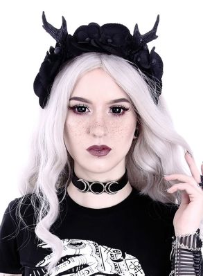 Goddess choker